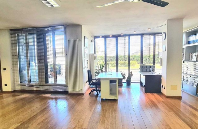 Ideal loft for work and families, urban site+green, metro,tram,bus & train @50 m