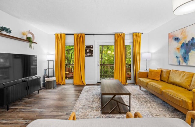 Idlewood Townhomes 1 KING 2 QUEEN BEDS Apt 4