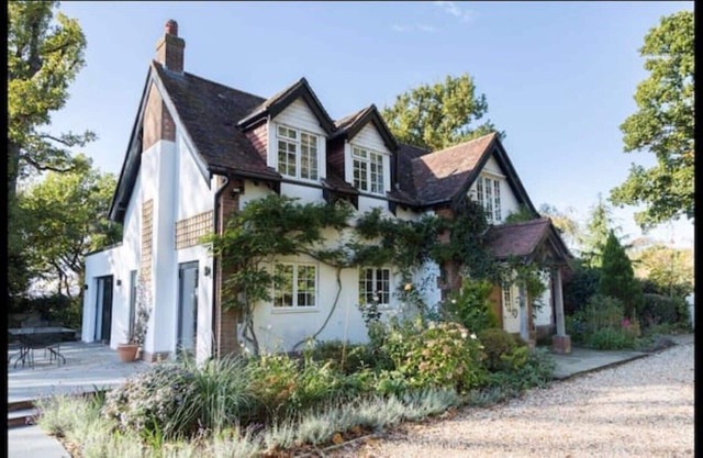 Idyllic 4 bedroom cottage in Brockenhurst w direct forest access