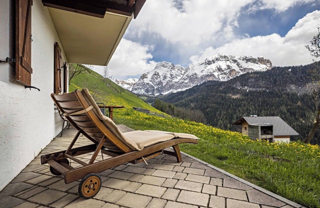 Idyllic Apartment "Confolia 3" with Mountain View, Garden & Wi-Fi