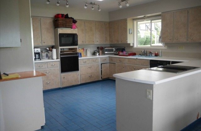 Idyllic family home in the desirable neighbourhood of Uplands (Oak Bay)