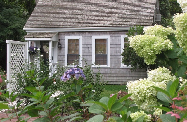 Idyllic Getaway for 2-Historic Rte.6A, Barnstable-4 minutes to beach