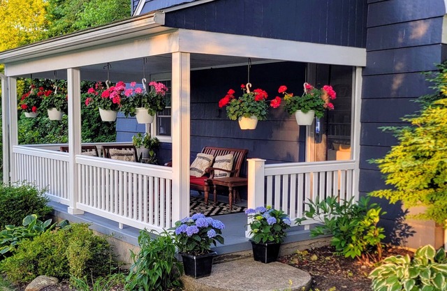 Idyllic Retreat: Spacious Home with Stunning Outdoor Spaces and Modern Comforts