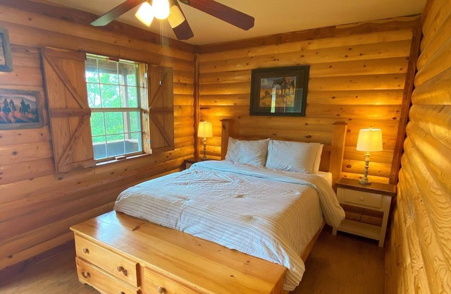 "If you're never at home and always alone, this Cabin is for you!" .Willie