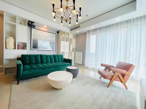 iHome-Lujiazui Riverside, Shanghai's Leading Advocate for Genuine Apart ment - Committed to Quality, Bund RiverView&CityWalk, Deluxe Neighborhood