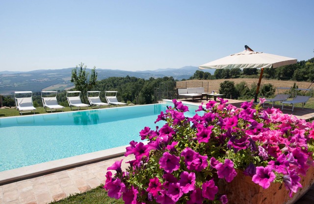 Il Belpoggio Su Todi with private pool, ideal for families - up to 16 guests