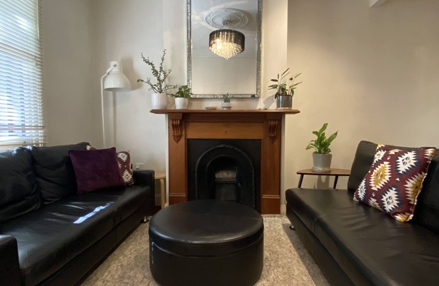 Immaculate 3 Bed City Home - Close to Everything