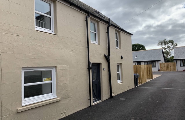 Immaculate cosy comfortable home, central location