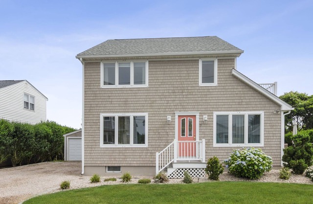 Immaculate Property with Distant Ocean Views