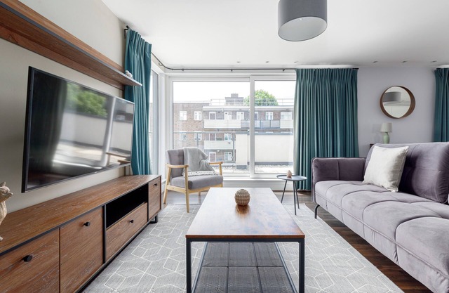 Impressive 2 Bed Penthouse in Wandsworth