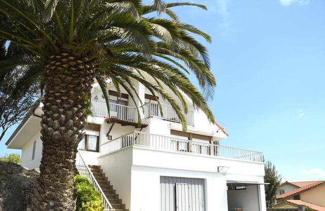 Impressive House 5 minutes from the Beach with Views