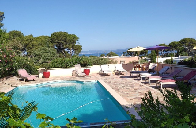 In Brusc, Villa with pool, 500m from the beach and port, Sea View, 14 people
