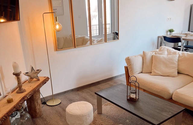 In hyper center Large Appt 2 bedrooms 150m from the beach