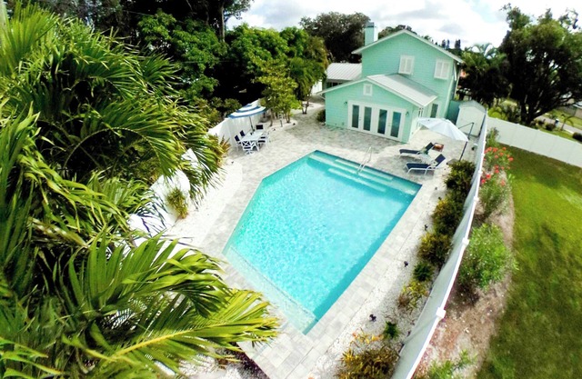In law Suite | Walking Distance to Bay | 2 King Beds