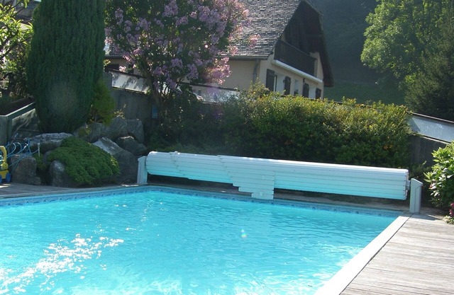 In the center of the Luz Saint Sauveur valley, house with swimming pool and beautiful view.
