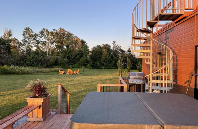 In the Heart of Cavendish, Modern Ocean View Cottage
