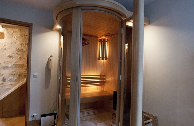 In the heart of Fontainebleau! "Les Anges de Fleury" Maison Hotel de Tourisme