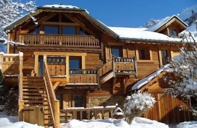 In the Parc National des Ecrins, an exceptional chalet for 18 people.