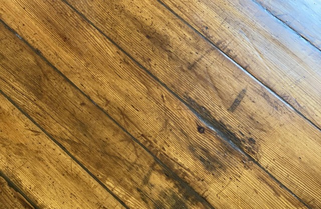 In Town, 2 blocks from shops, restaurants and train station!