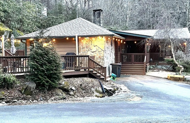 In-Town Cottage, 3 bed and 2 bath, easy walk to Main Street.