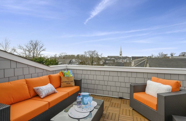 In town Location Walk to Beach Pet Friendly AC WiFi Beach Therapy
