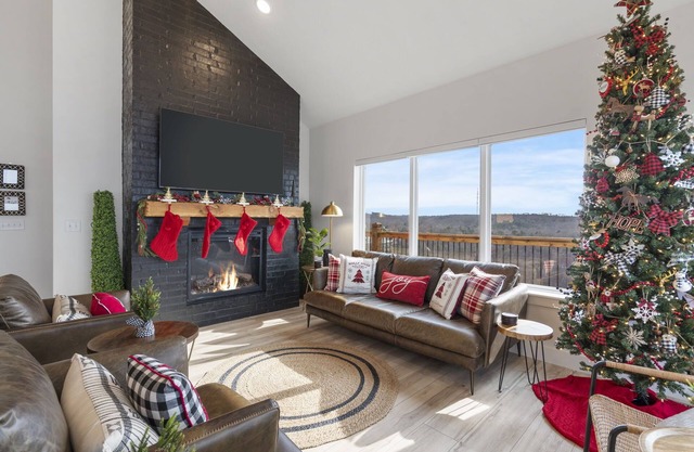 Incredible Lake View I Lazy River I Indoor Pool I Private Hot Tub & Pool