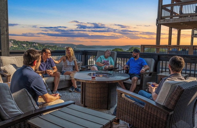 Incredible Lake View-Private Indoor Pool-Golf Cart-Free Attraction Tickets-Game Room!