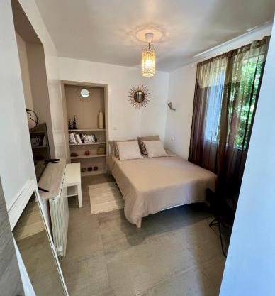 Indépendance privée avec piscine ,cuisine et parking proche hôpital nord