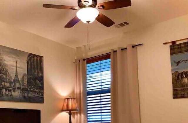 Independent Guest Room A with Net TV for Short Stay In A Single Family House