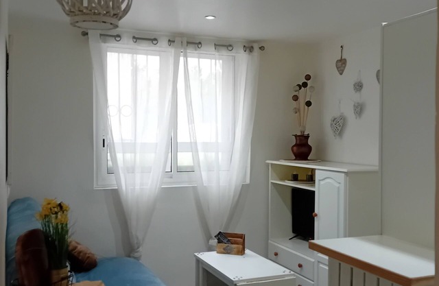 Independent, private guest studio