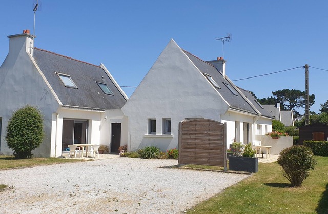 Independent twin villas 100m from the sea