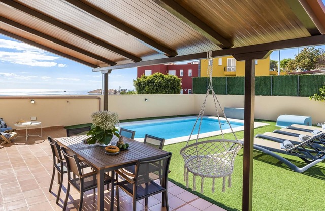 Independent villa with private pool