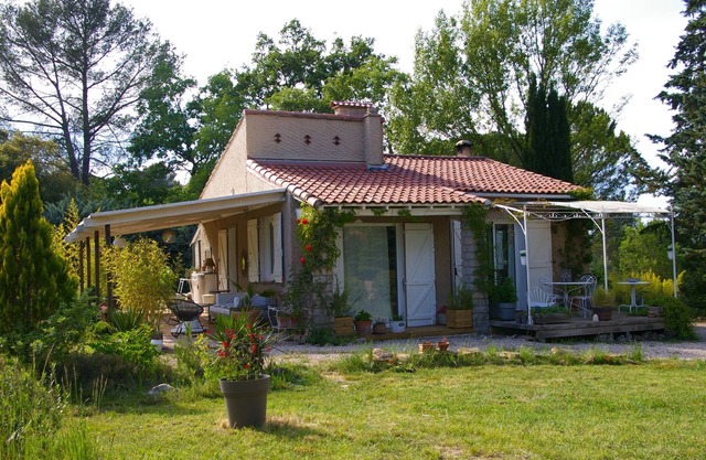 INDIVIDUAL VILLA ECOLOGICAL with SWIMMING POOL Hors sol