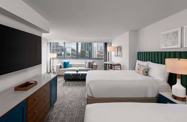 Indulge in Home-Like Comfort! Near Bridgehouse and Chicago River Museum