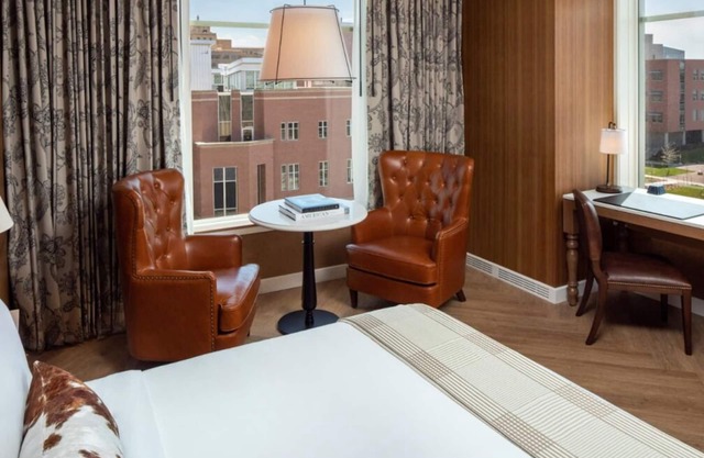 Indulge in Home-Like Comfort! Balcony, Near Denver Botanic Gardens!