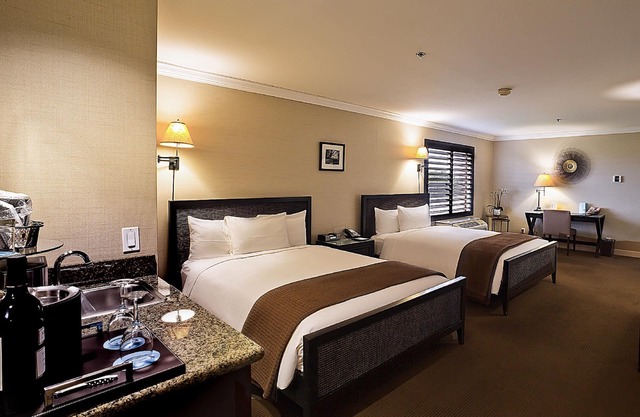 Indulge in Home Like Comfort! 3 Pleasant Units, Free Parking, Onsite Pool