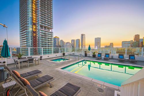 Industrial Style 2BR Condo Downtown LA With Rooftop!