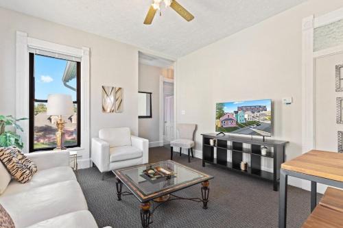 Indy Stadium Villa 707