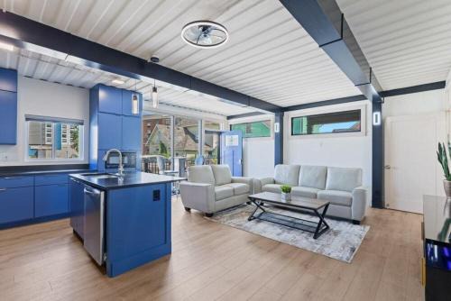 Indy Stadium Villa 711 L