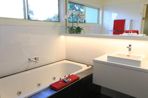 Inglenook Luxury Spa Cottage for Two