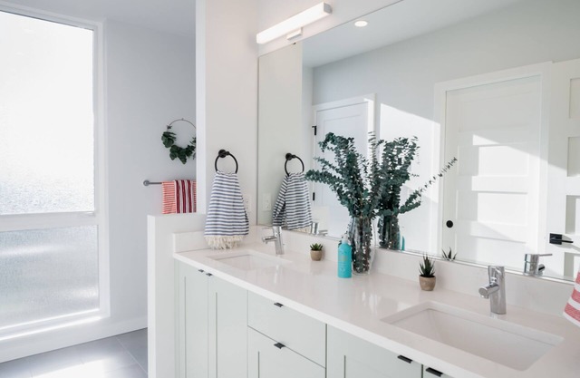 Insta-worthy Views, Wine, Rooftop Firepit on Beach