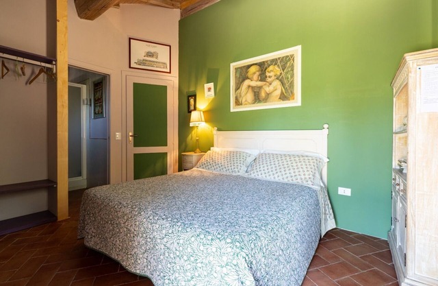 Intimate independent room for couples