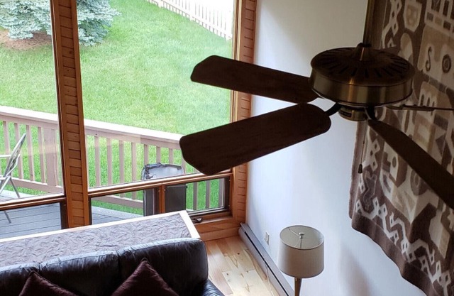 Invermere 4 Br Mtn/Lake View Home! Walk to Town, Shopping, Restaurants! Skiing!