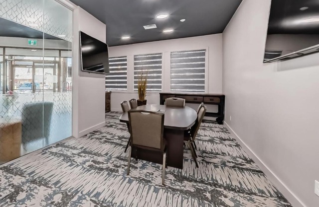 Invermere Inn & Suites