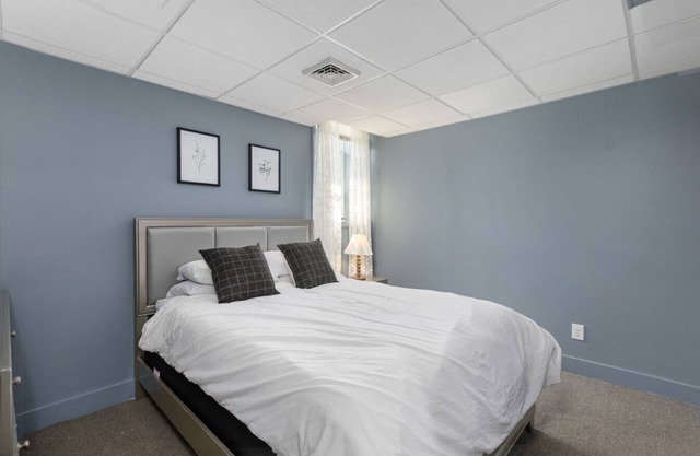 Inviting 1BR Suite with Parking!