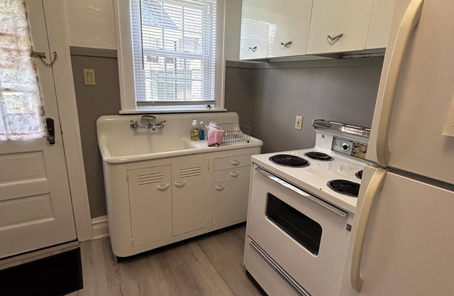 Inviting 2-bedroom apartment in the heart of New River Gorge National Park.