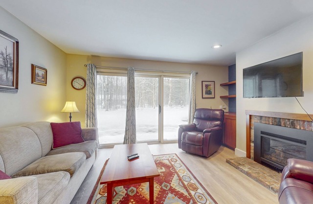 Inviting condo near skiing and golf, with fireplace and deck