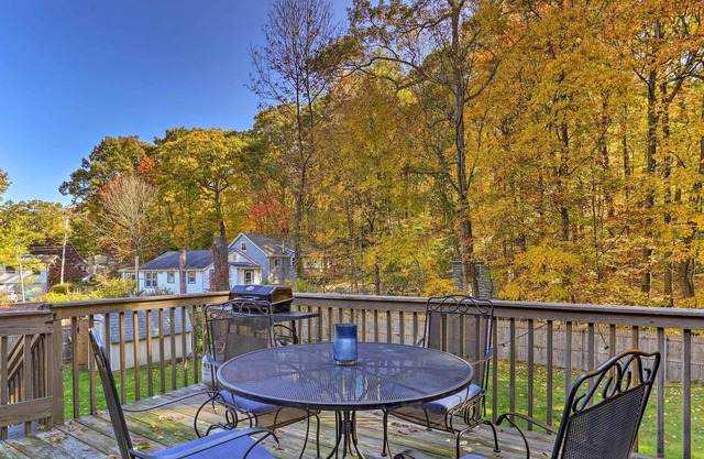 Inviting Hewitt Home Near Hiking & Skiing!