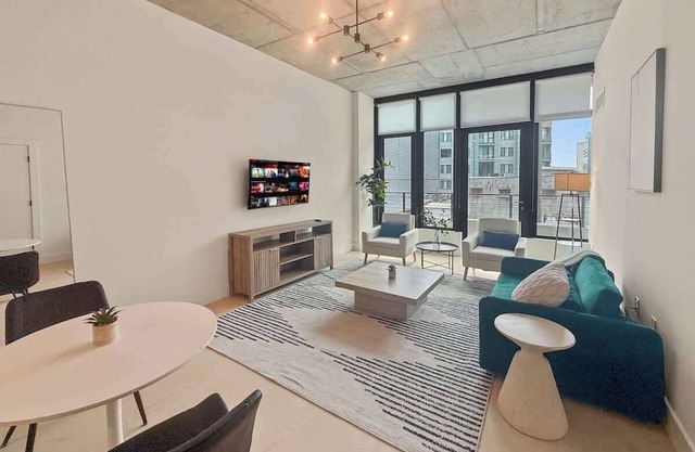 Inviting NoLibs 1BR Walk to 2nd St | Sleeps 4