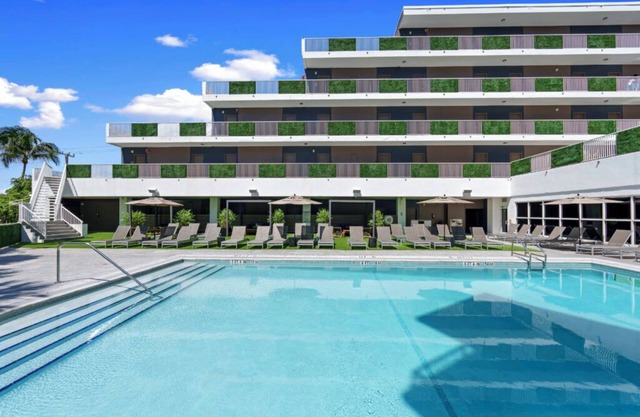 Inviting Ocean Stay with Pool Access Near Las Olas Blvd - 4 Relaxing Rooms